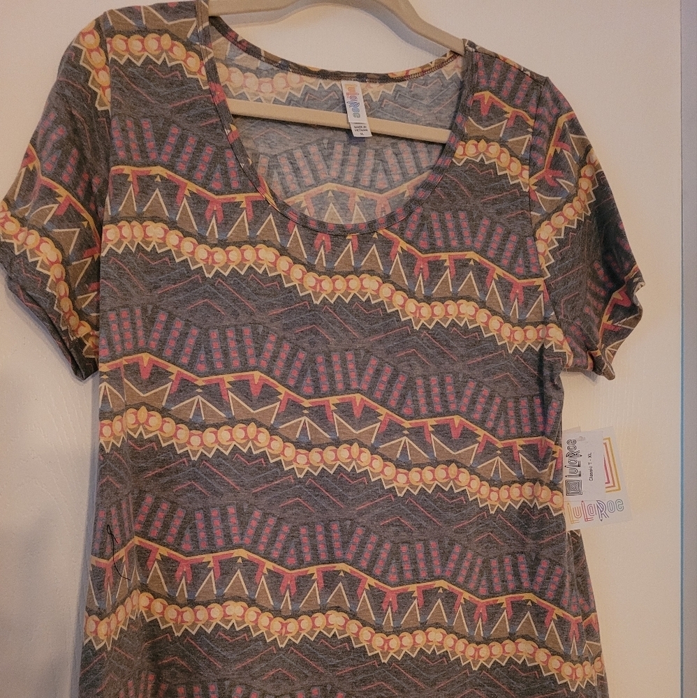 LuLaRoe Classic T Short Sleeve Light Purple Pink Fun Design Top Size XL NWT